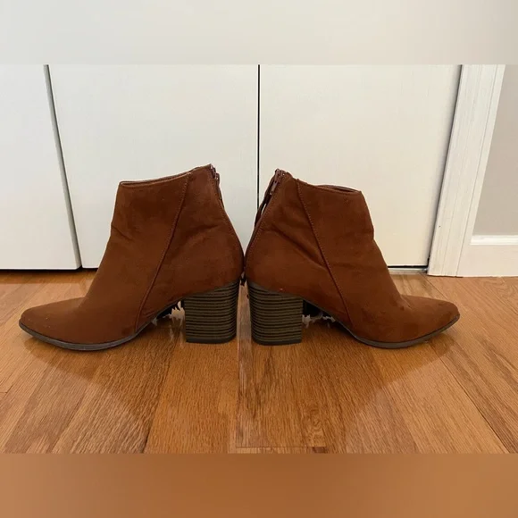 Qupid. Brown Suede Fringe Boots. Size 10. - Picture 6 of 9